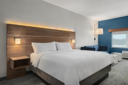 holiday inn express and suites west melbourne by ihg