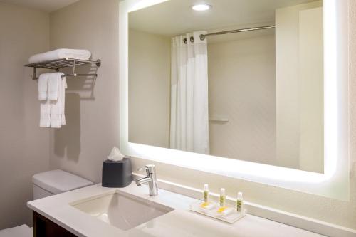 holiday inn newport news hampton by ihg