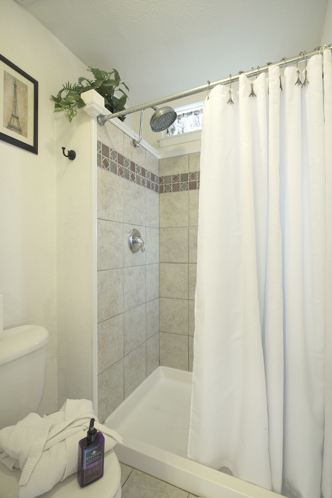 the lakehouse bed and breakfast