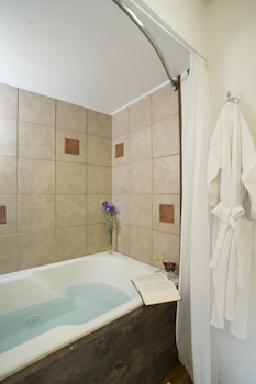 the lakehouse bed and breakfast