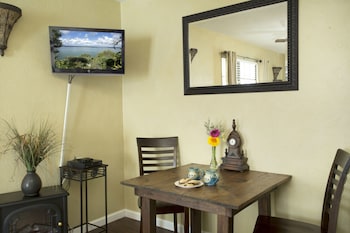 the lakehouse bed and breakfast