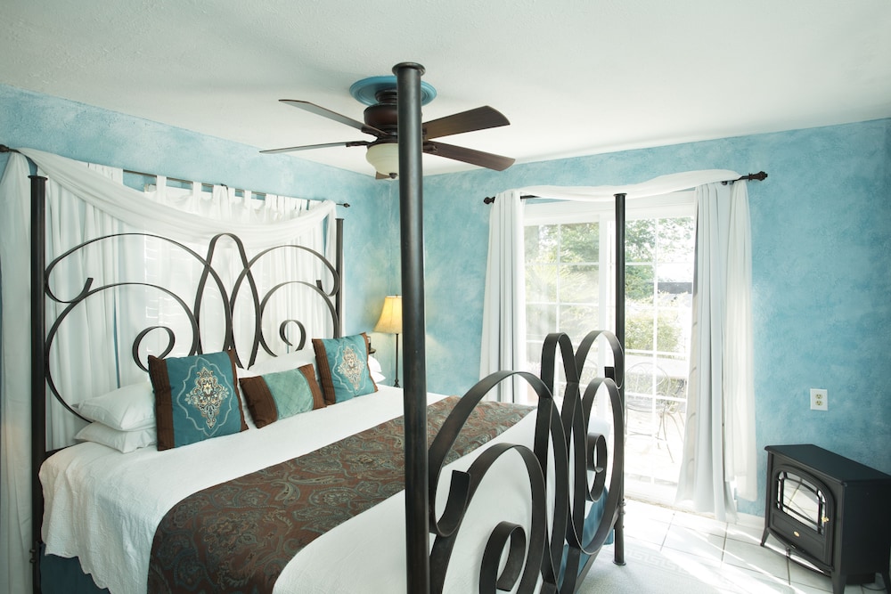 the lakehouse bed and breakfast