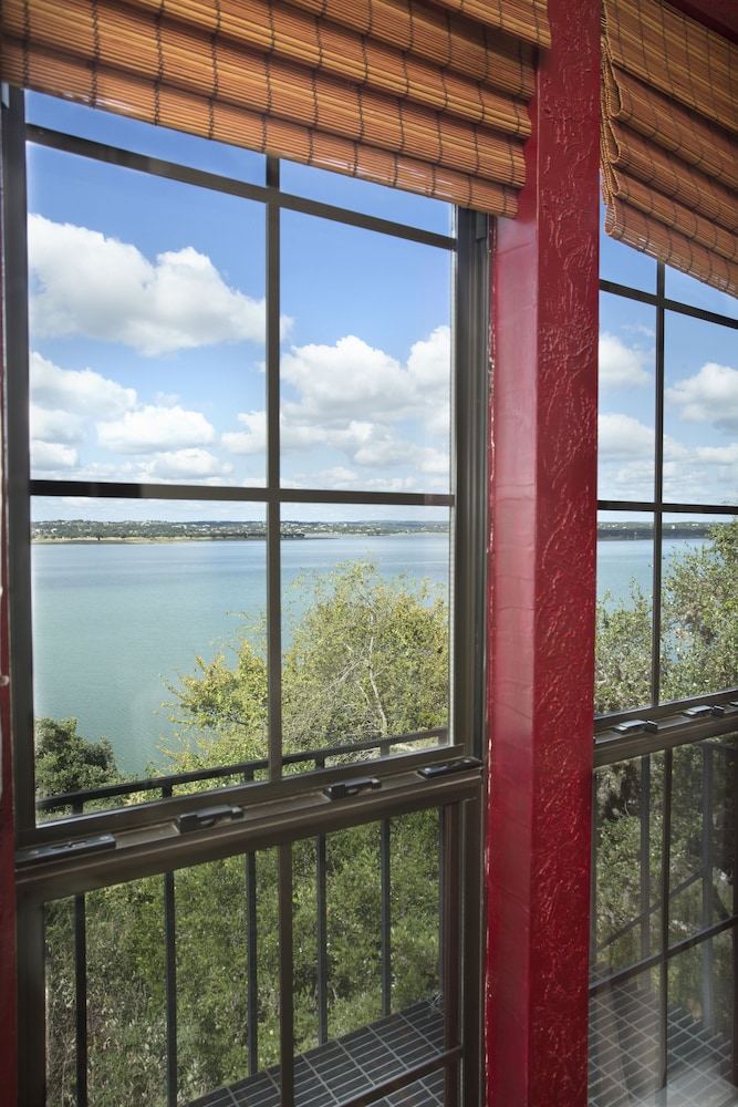 the lakehouse bed and breakfast