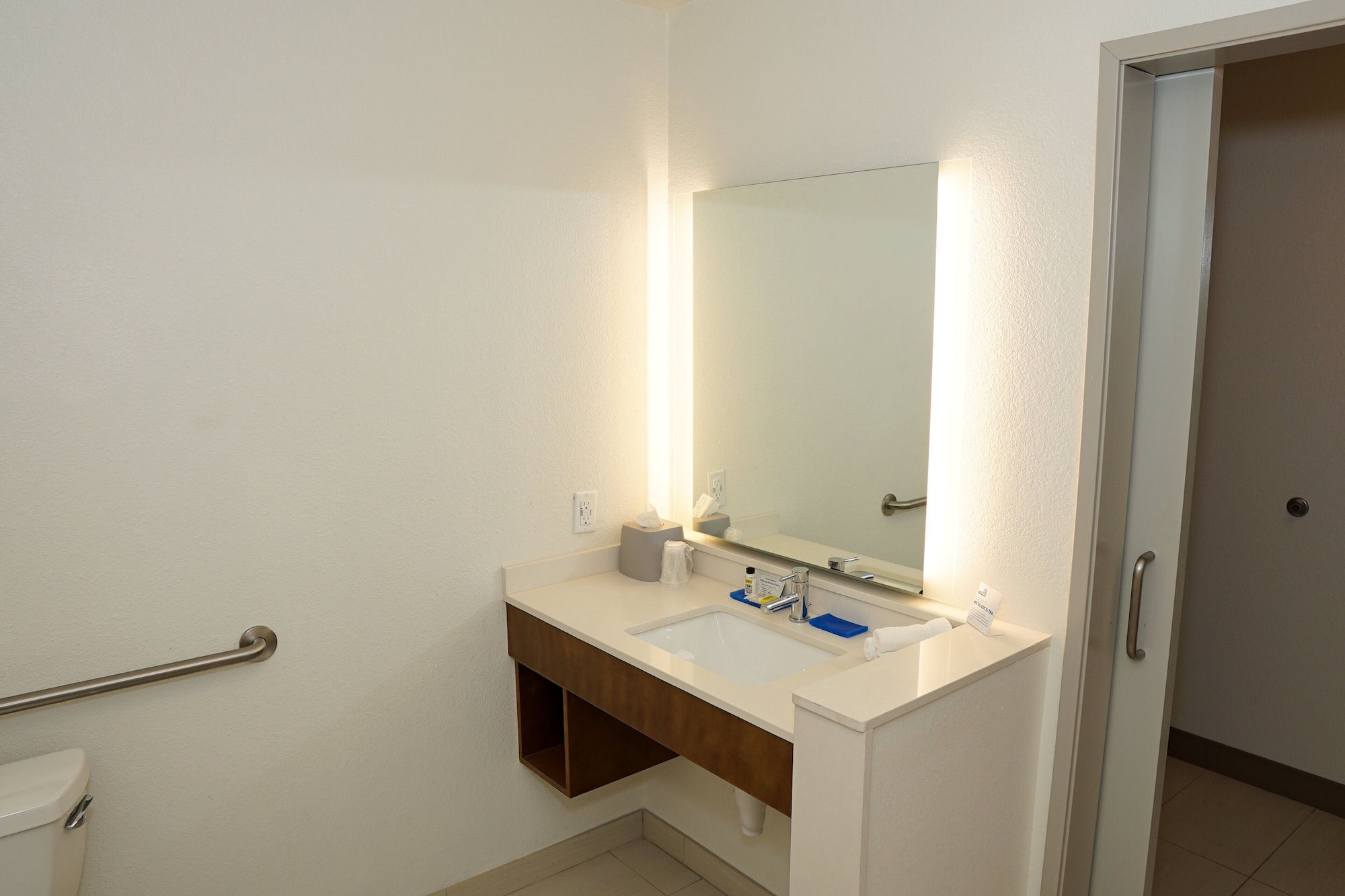 holiday inn express and suites denver aurora medical campus