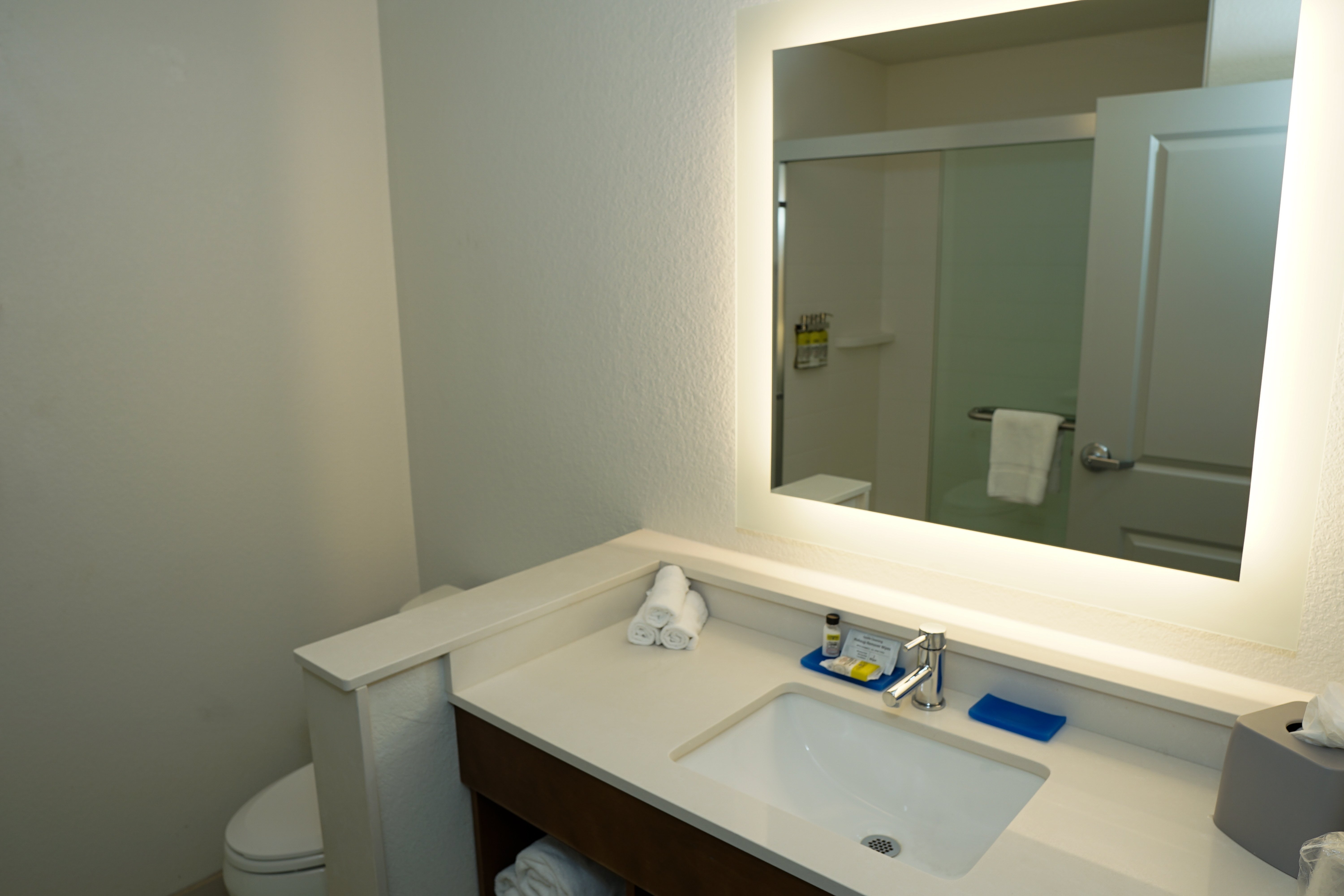 holiday inn express and suites denver aurora medical campus