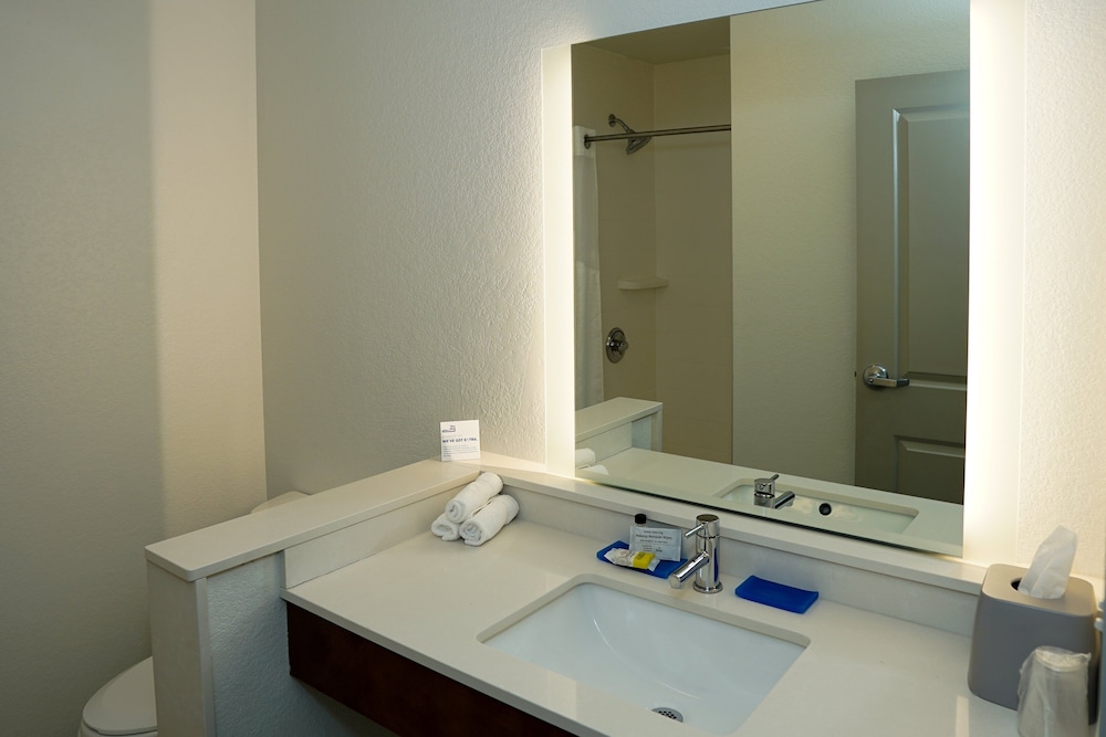 holiday inn express and suites denver aurora medical campus
