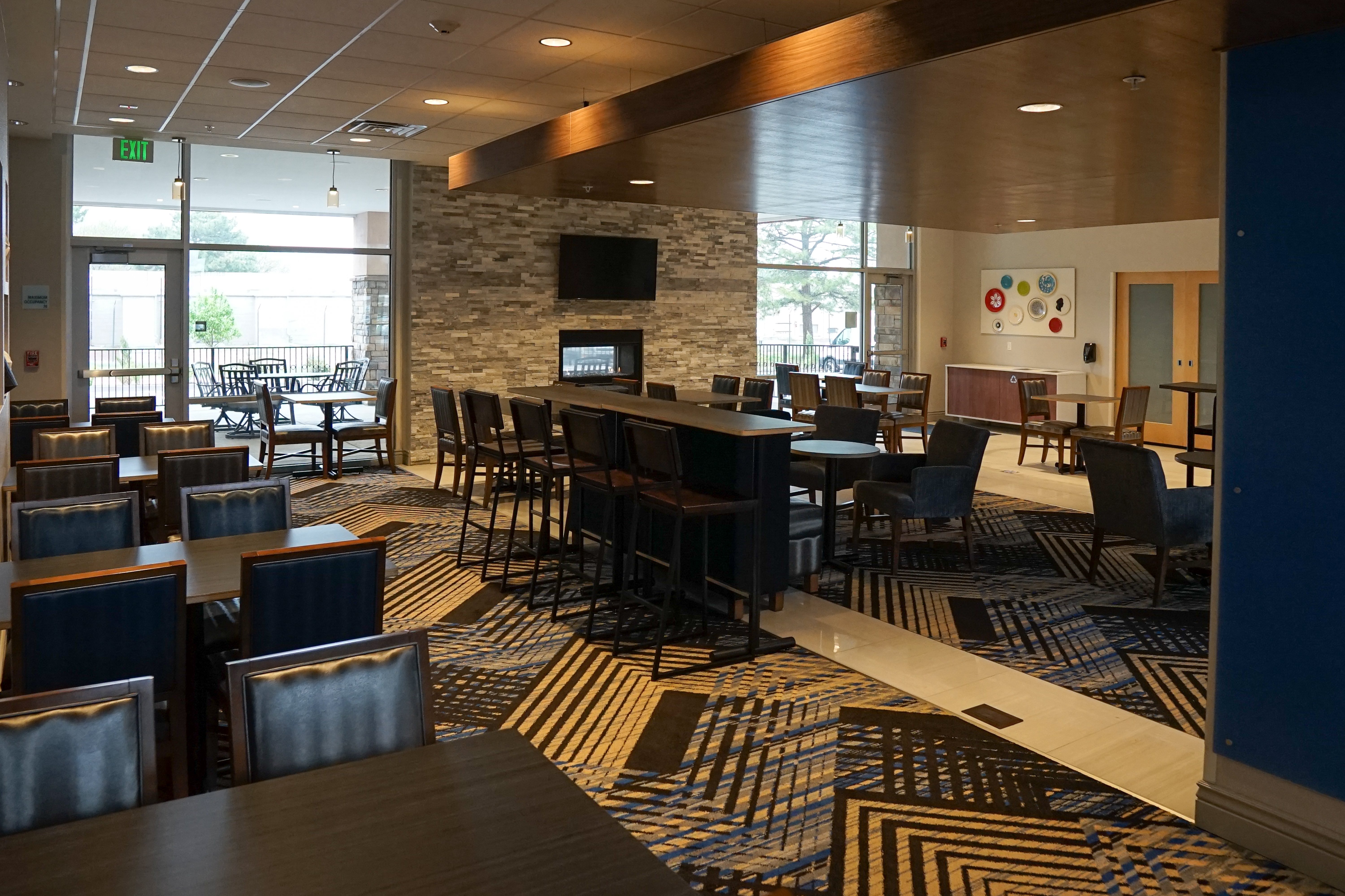holiday inn express and suites denver aurora medical campus