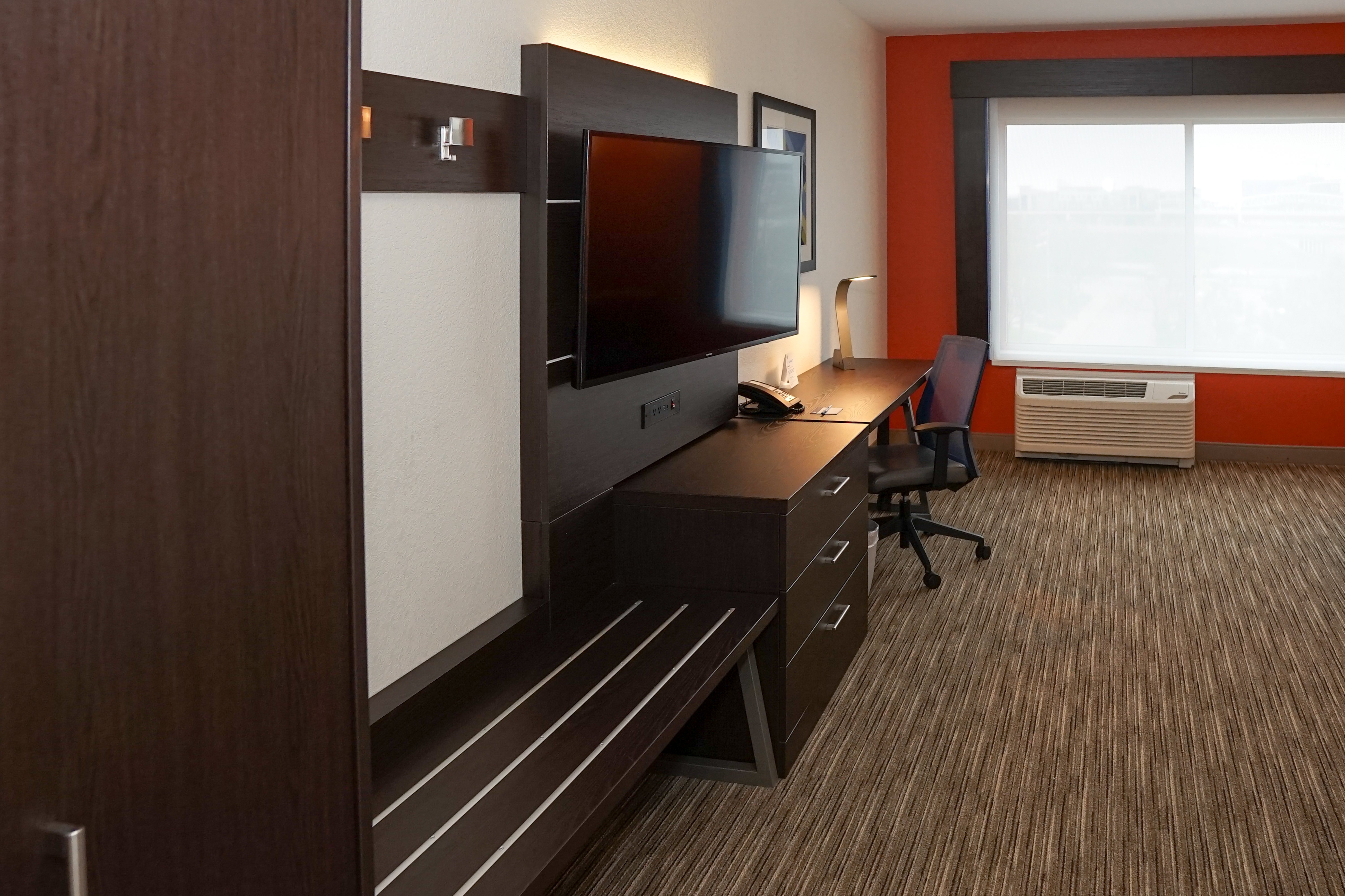 holiday inn express and suites denver aurora medical campus