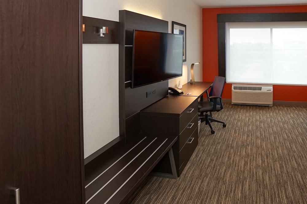 holiday inn express and suites denver aurora medical campus