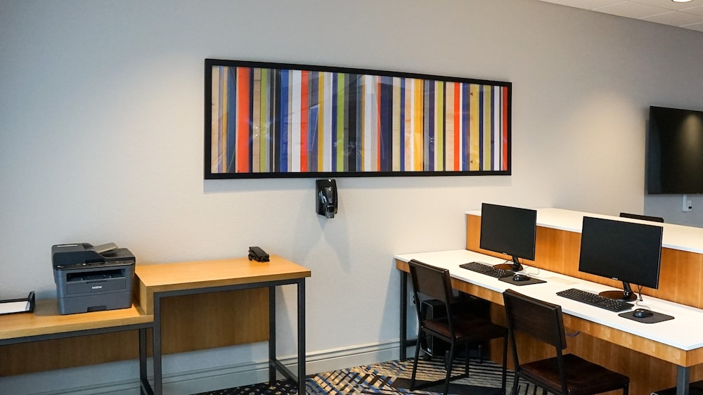 holiday inn express and suites denver aurora medical campus
