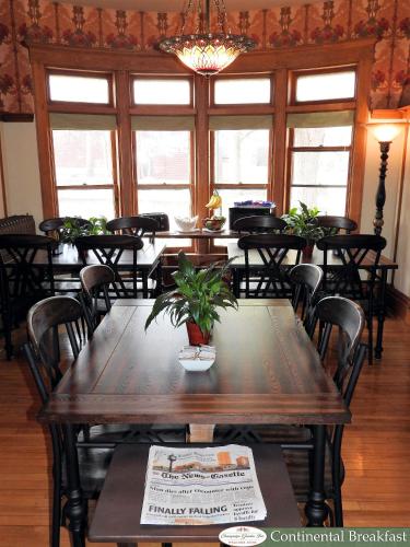 Champaign Garden Inn,Champaign County>>Champaign,3 star