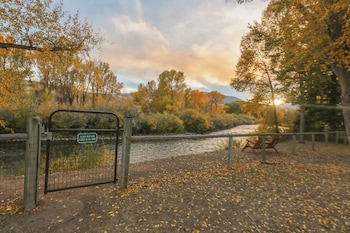 chinook winds lodge