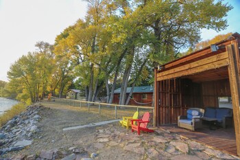 chinook winds lodge