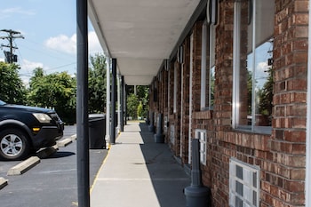 Budget Inn Carthage,Cookeville>>Carthage,2.5 star