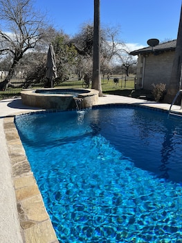 Live Oaks Bed And Breakfast,Uvalde>>Texas,3 star
