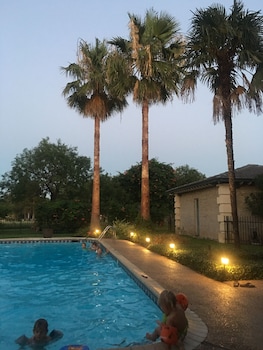 Live Oaks Bed And Breakfast,Uvalde>>Texas,3 star
