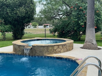 Live Oaks Bed And Breakfast,Uvalde>>Texas,3 star