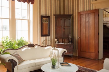 The Denny House,Garrard County>>Berea,4 star
