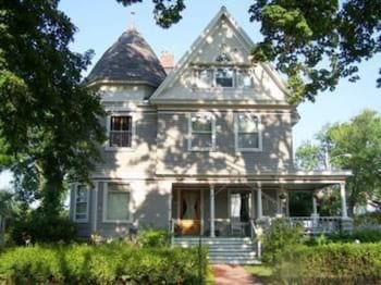 Mcconnell Inn,Green Lake>>Brooklyn,3 star