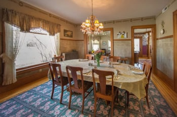 Mcconnell Inn,Green Lake>>Brooklyn,3 star