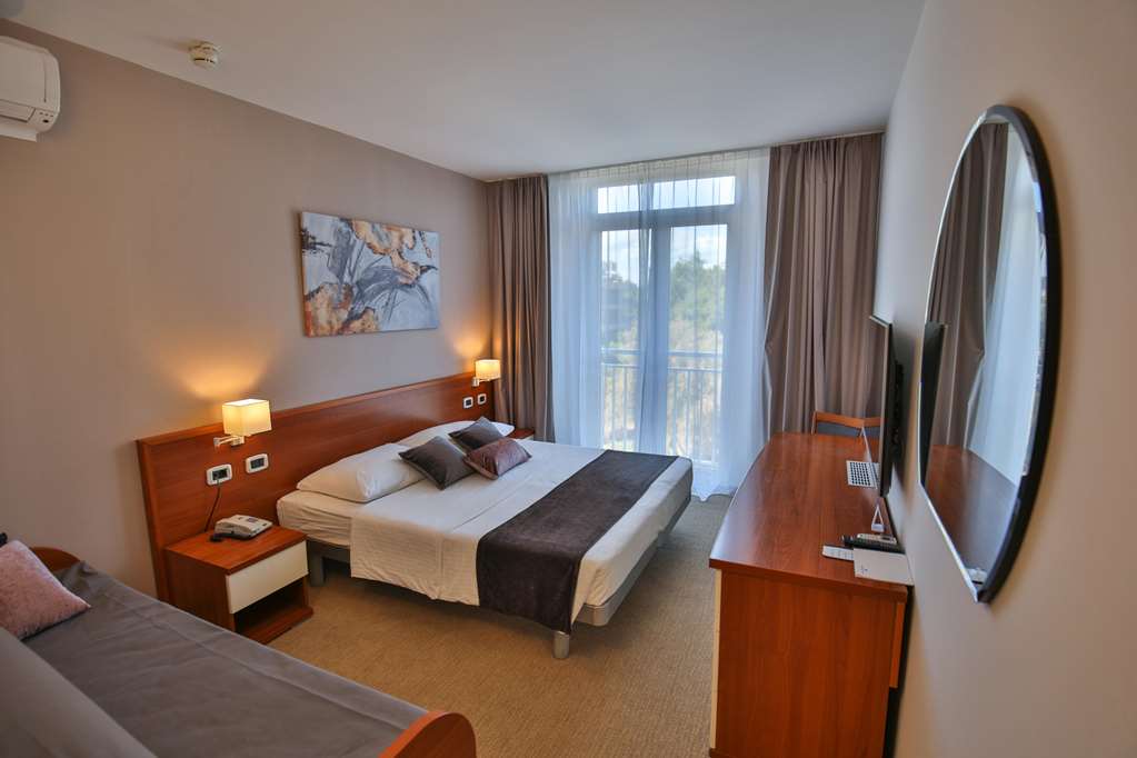 arena hotel holiday