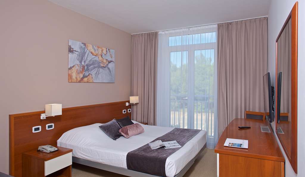 arena hotel holiday