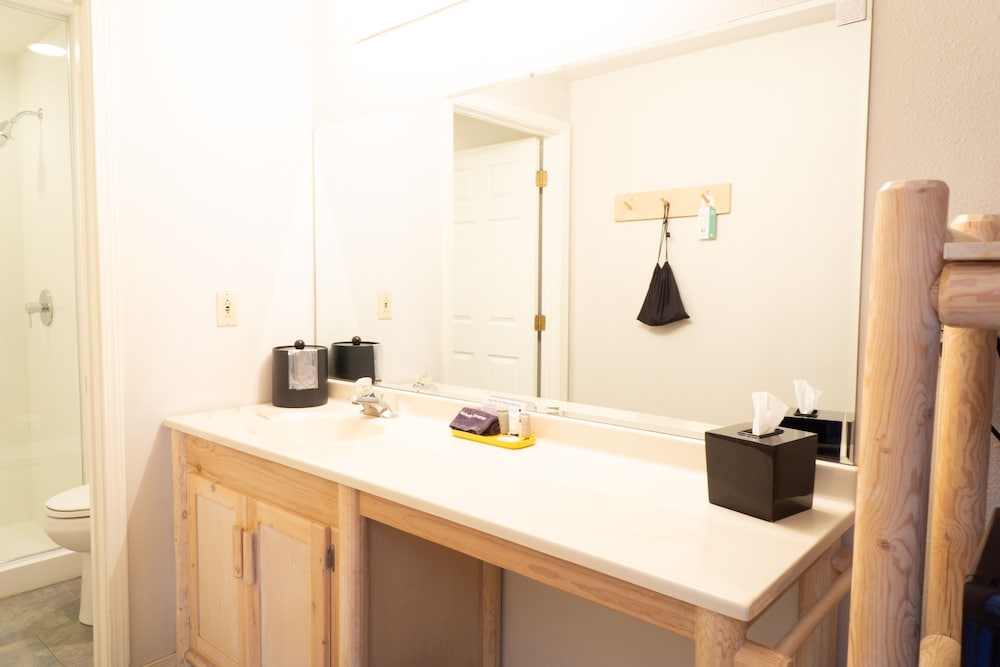 Bonners Ferry Log Inn,Boundary County>>Bonners Ferry,3 star