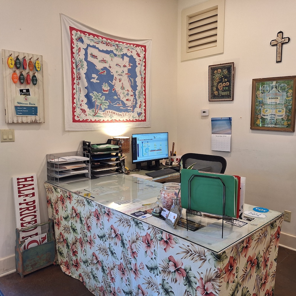 hibiscus coffee and guesthouse