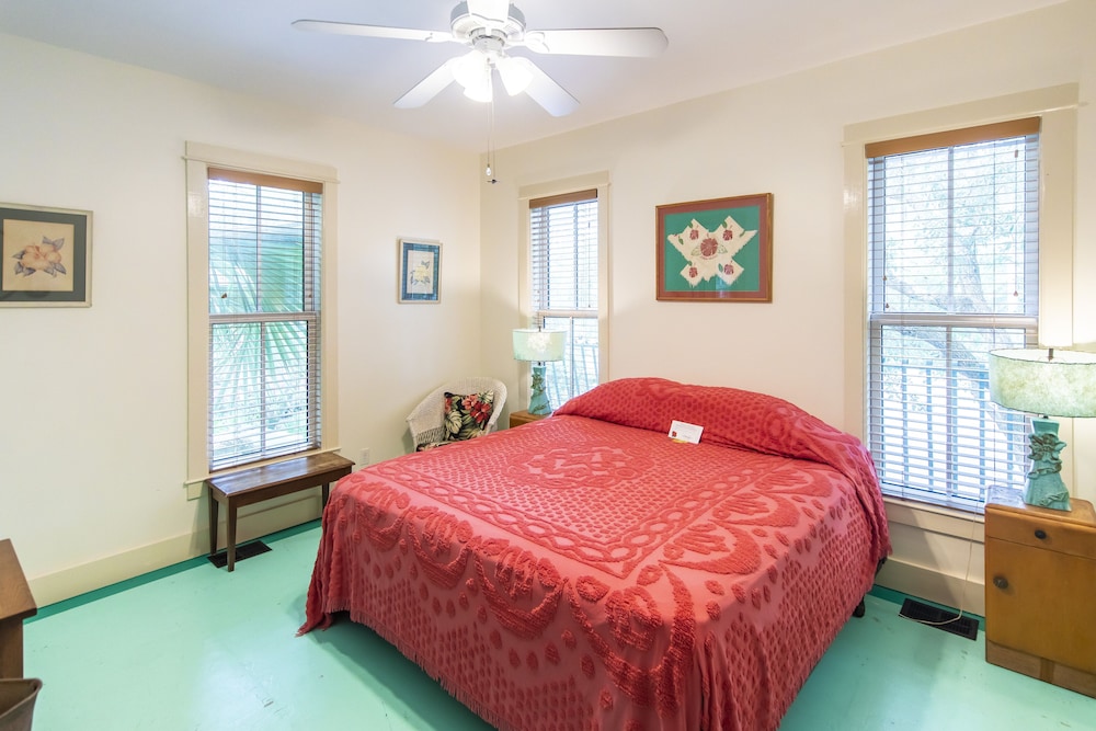 hibiscus coffee and guesthouse