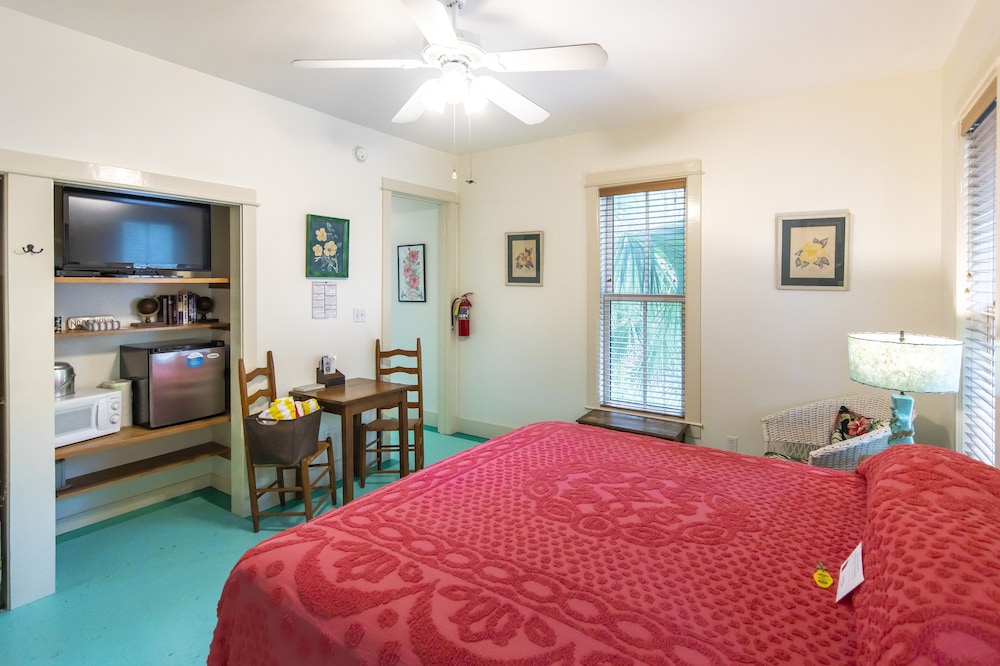 hibiscus coffee and guesthouse