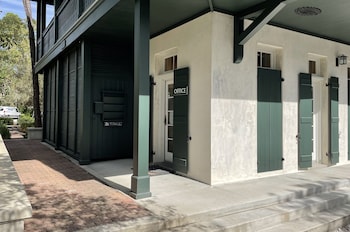 hibiscus coffee and guesthouse