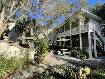 hibiscus coffee and guesthouse