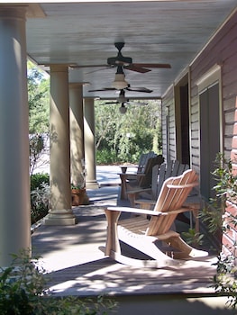 hibiscus coffee and guesthouse