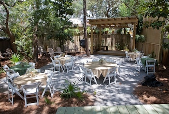 Hibiscus Coffee & Guesthouse,Fort Walton Beach>>Destin,3 star