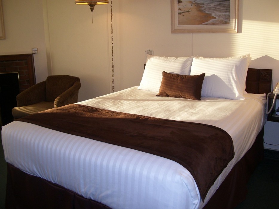 ester lee oceanview inn