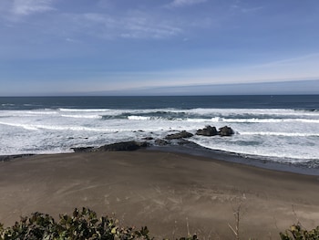 ester lee oceanview inn
