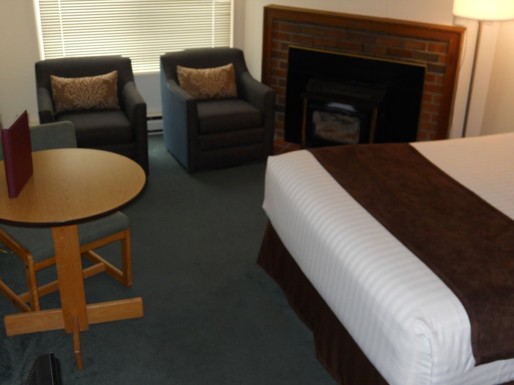 ester lee oceanview inn