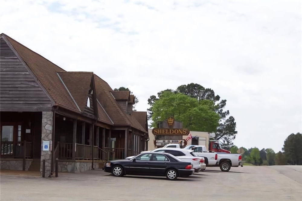 oyo sheldons motel and restaurant