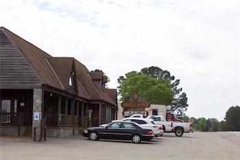 oyo sheldons motel and restaurant