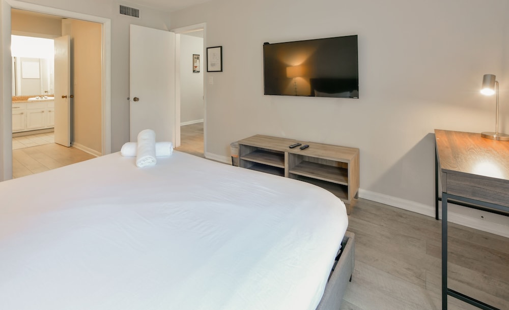 artrageous on the river by rocketstay