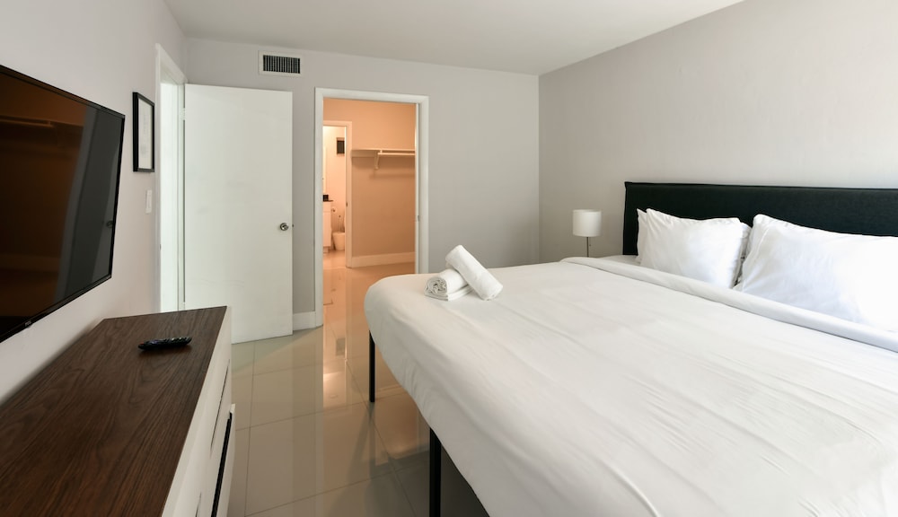 artrageous on the river by rocketstay