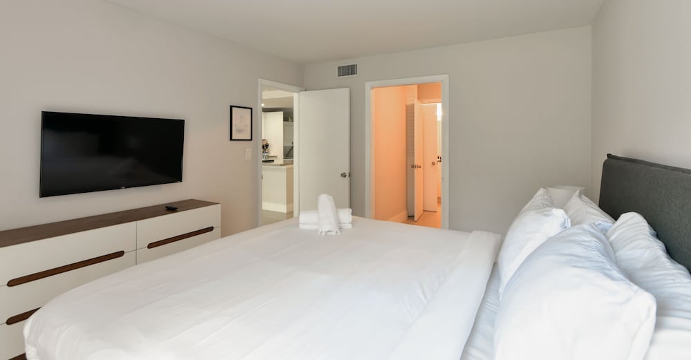 artrageous on the river by rocketstay