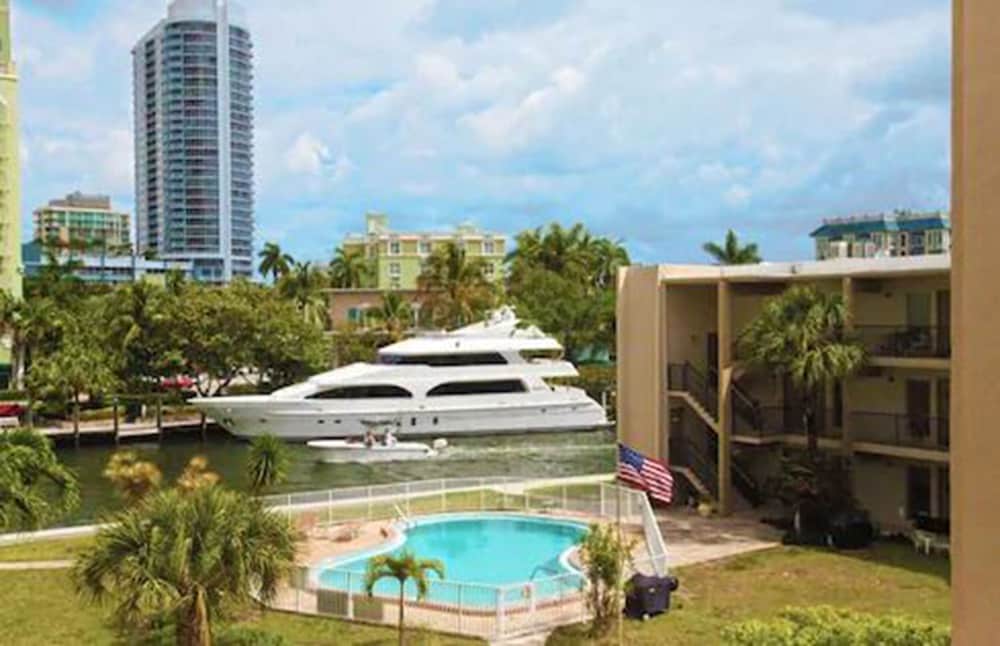Artrageous On The River By Rocketstay,Cooper City>>Broward County,4 star