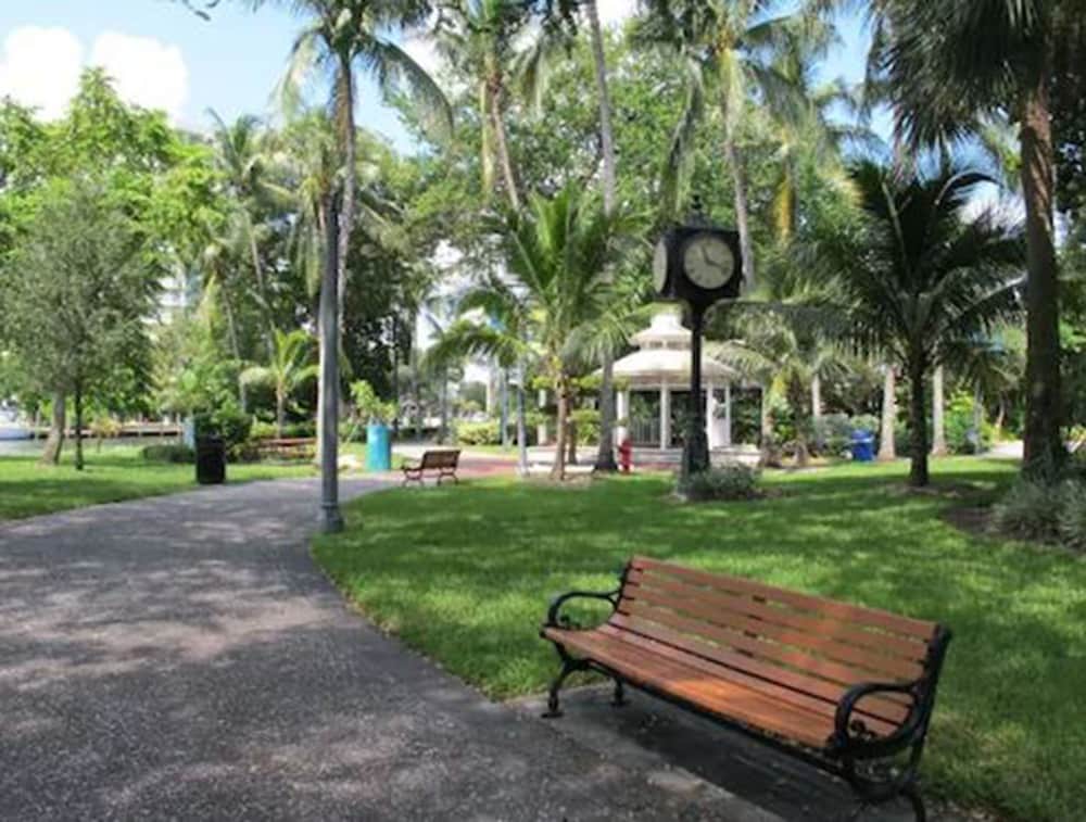 Artrageous On The River By Rocketstay,Cooper City>>Broward County,4 star