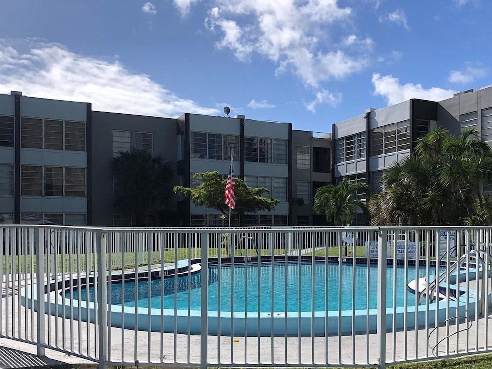 Artrageous On The River By Rocketstay,Cooper City>>Broward County,4 star