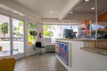 Motel 6 San Bernardino, Ca - Downtown,San Bernardino>>Colton,2 star