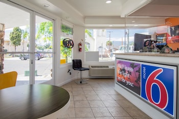 Motel 6 San Bernardino, Ca - Downtown,San Bernardino>>Colton,2 star