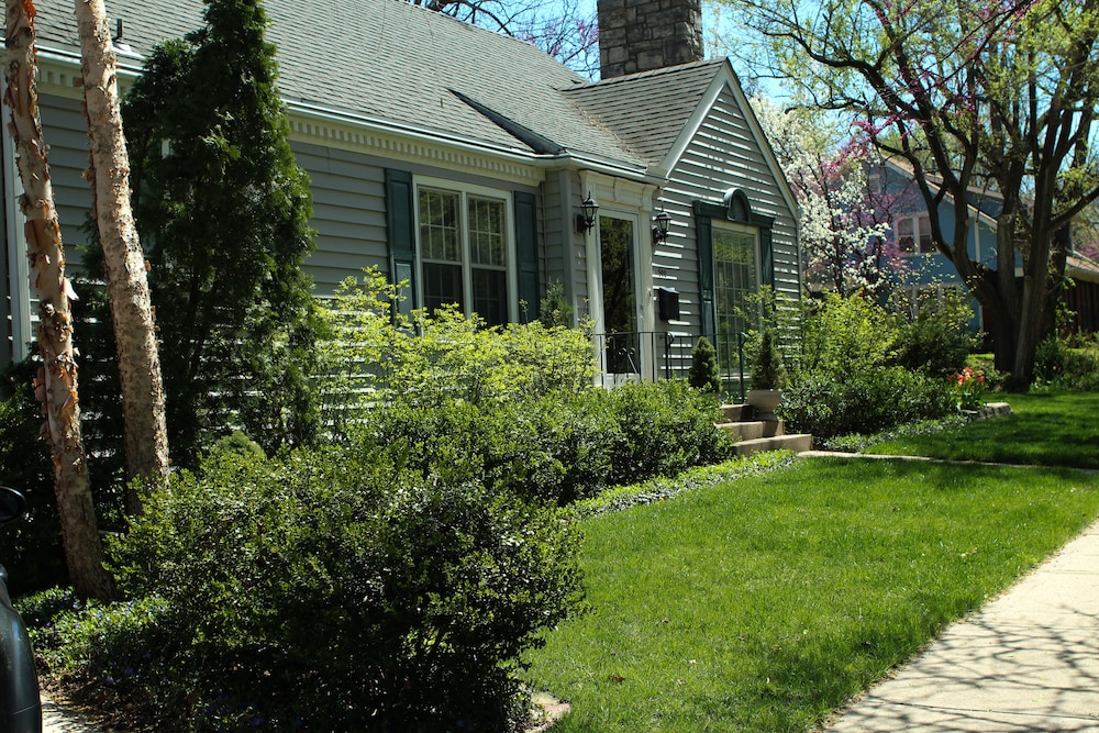 Moore House Bed And Breakfast,Manhattan>>Fort Riley,3 star