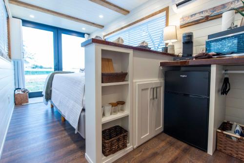 New The Lone Star Shipping Container,Stonewall>>Fredericksburg,3 star