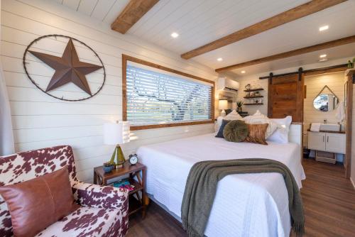 New The Lone Star Shipping Container,Stonewall>>Fredericksburg,3 star